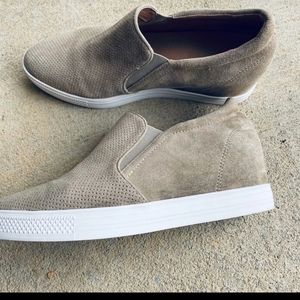 Caslon Allie beige/tan Wedge perfect for fall🍂